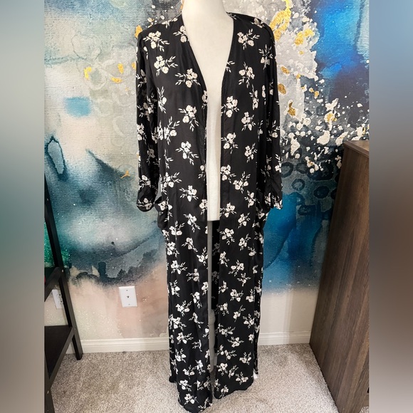 Black Floral Long Kimono Duster - Picture 1 of 8